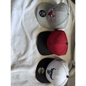 Bulls White 6x champions hat-Bulls Grey hat- Jordan red had